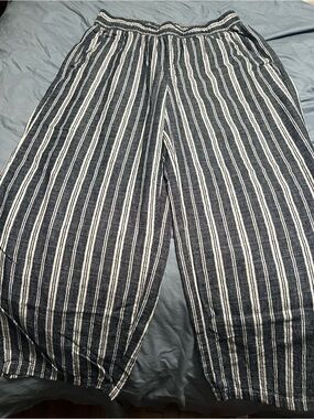 Old Navy Navy and White Vertical-Stripe Cropped Joggers